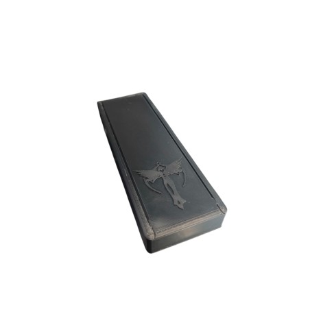 Storage box for straight razor and kamisori with polishing cloth
