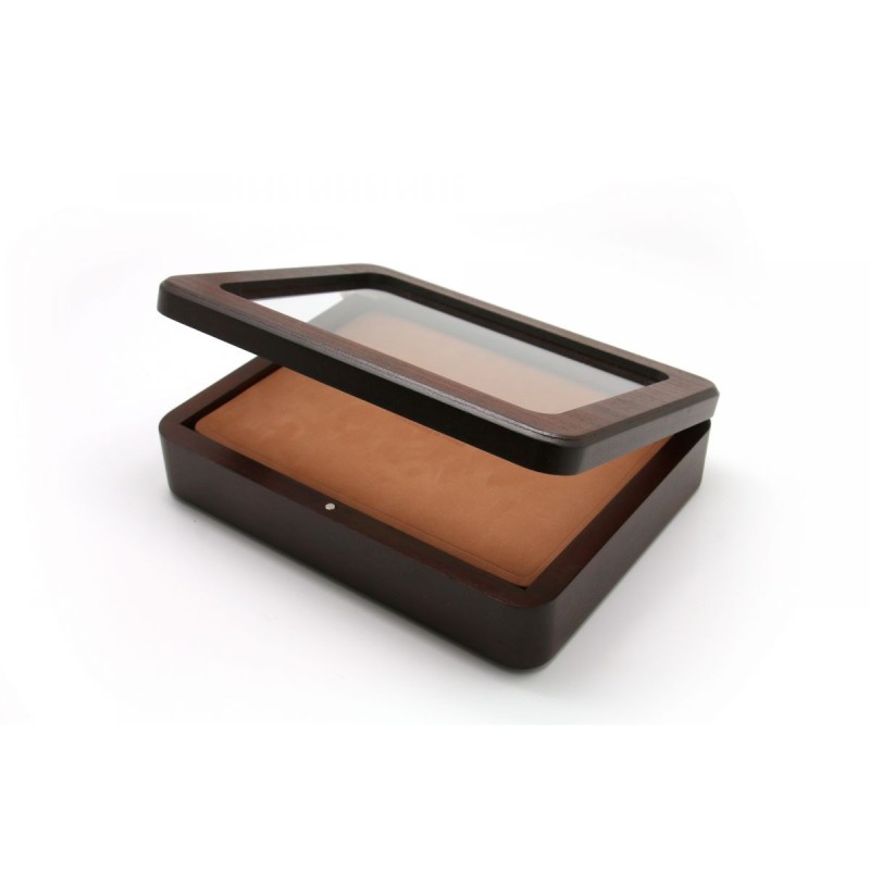 Box for 7 razors with rounded edges and glass lid